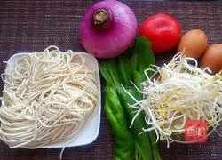 Erjiezi vegetarian fried noodles Illustration of how to do it 1