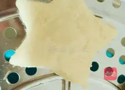 Illustration of how to make star white steamed buns 10