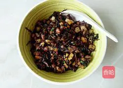 Illustration of how to make prunes and pork belly patties 6