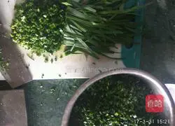 Illustration of how to make leek, egg and sesame dumplings 4