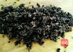 Illustration of how to make dumplings stuffed with parsley, fungus and eggs 5