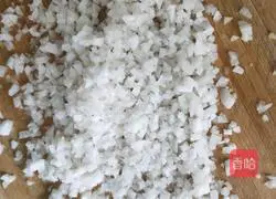 Illustration of how to make white radish and meat dumplings 2