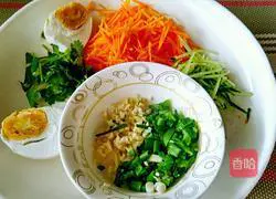 Illustration of how to make salted egg cold noodles 2