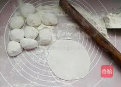 Illustration of how to make mutton pot stickers and dumplings 8