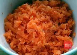 Illustration of how to make chicken and coriander dumplings 4