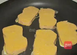 Illustration of how to make golden steamed bun slices 4