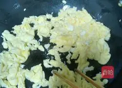 Illustration of how to make white radish vegetarian dumpling filling 9