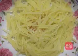 Illustration of how to make fried rice with shredded potatoes and eggs 2