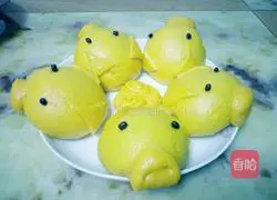 Illustration of how to make pumpkin and piggy steamed buns 18