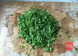 Illustration of how to make beef and celery dumplings 2