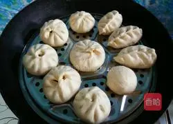 Illustration of how to make corn meat buns 13