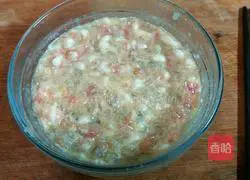 Illustration of how to make Shanghai seafood and shrimp wontons 7