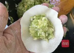 Illustration of how to make zucchini and egg dumplings 8