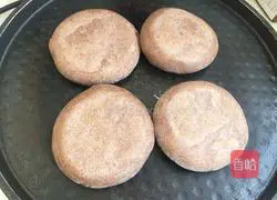 Illustration of making soy milk and multigrain dough cakes 16