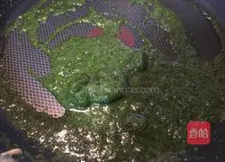 Green Egg and Ham Sandwich Recipe Illustration 3