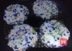 Illustration of how to make rice vegetable cakes 8