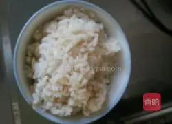 Illustration of how to make fried rice with water chestnut leaves and bacon 6