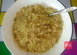 Illustration of how to make dumplings stuffed with pork, shrimp and cabbage 6