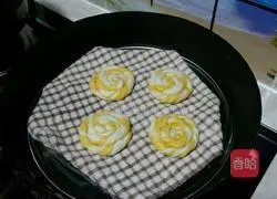 Illustration of how to make lollipop steamed buns 10