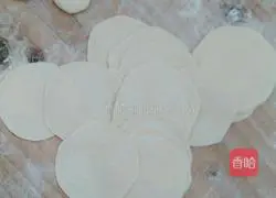 Illustration of how to make dumpling wrappers 13