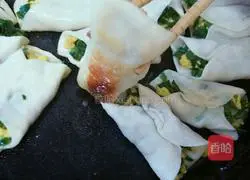 Electricity Illustration of how to make pancake pot stickers 11