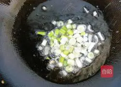 Illustration of how to make leek, egg and shrimp dumplings 6