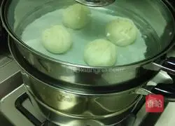 Illustration of how to make vegetarian stuffed buns 15