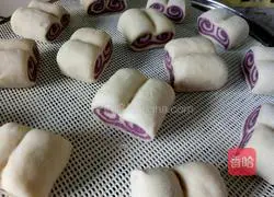 Illustration of how to make two-color steamed buns 12