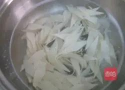 Illustration of how to make fried noodles with colored pepper 3