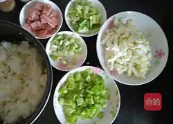 Illustration of how to make sausage, green and vegetable fried rice 2