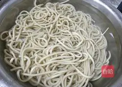 Illustration of how to make special fried noodles 5