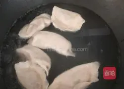 Illustration of how to make cabbage and meat dumplings 10
