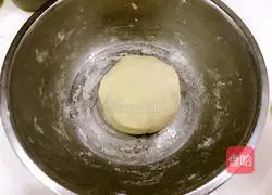 Illustration of how to make scallion oil thousand-layer pancake 3