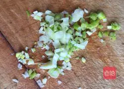 Illustration of how to make shredded radish and shrimp skin egg cake 6