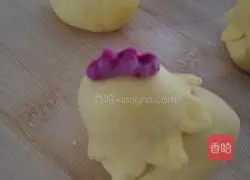 Illustration of how to make mother chicken and her children (steamed buns) 14