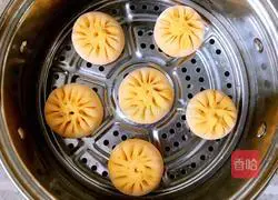 Illustration of how to wrap chrysanthemum buns 9