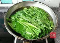 Illustration of how to make shrimp and cabbage buns 3