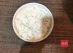 Illustration of how to make ham sausage and asparagus fried rice 1