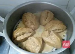 Illustration of how to make brown sugar steamed buns 6
