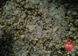 Illustration of how to make mung bean and red bean steamed bun rolls 6