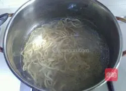 Illustration of how to make colorful vegetable noodles 3