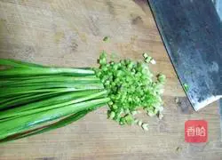 Illustration of how to make pan-fried chive egg pancake 2