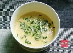 Illustration of how to make green onion egg pancake 5