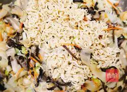 Stewed noodles with frankincense Illustration of how to do it 3