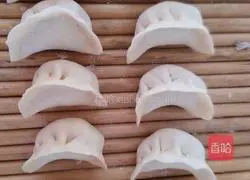 Illustration of how to make mushroom, carrot and rapeseed dumplings 6