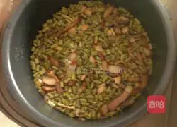 Illustration of how to make braised rice with bacon and beans 12