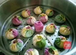 Illustration of how to make colorful buns 18