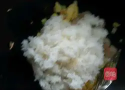 Illustration of how to make shrimp fried rice 6