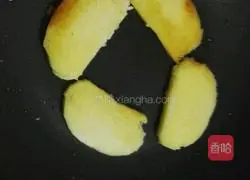 Illustration of how to make golden steamed bun slices 6