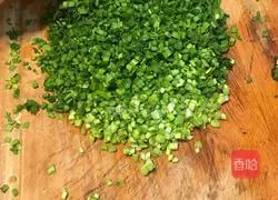 Illustration of how to make leek and pork dumplings 2